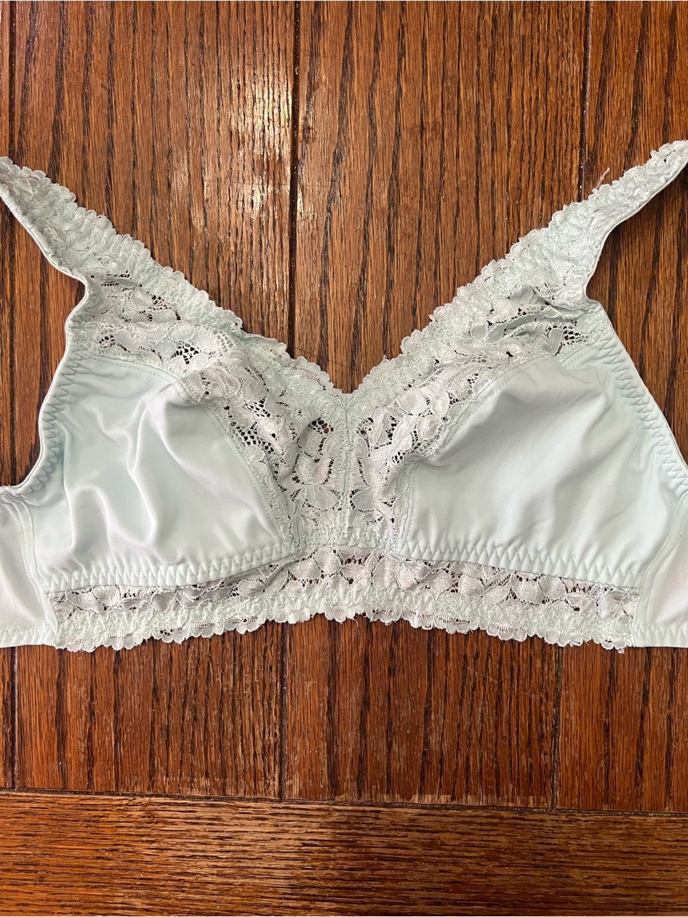 Breezies Soft Support Lace Wirefree Bra Medium Mint A676780 Wireless No Padding